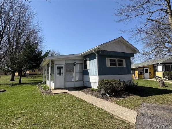 19 Lakewood Vlg, Medina, NY 14103