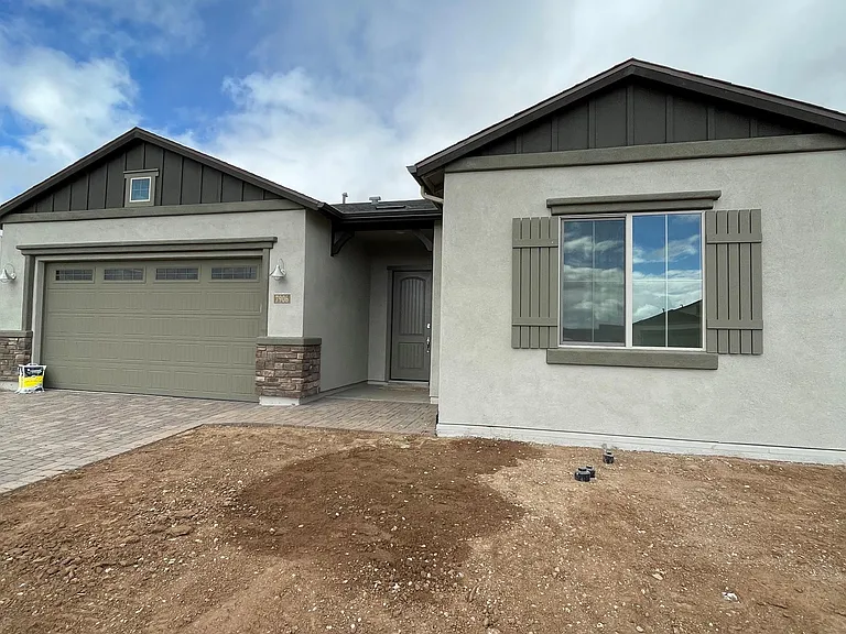 7906 E Carbon Ct — Photo 2