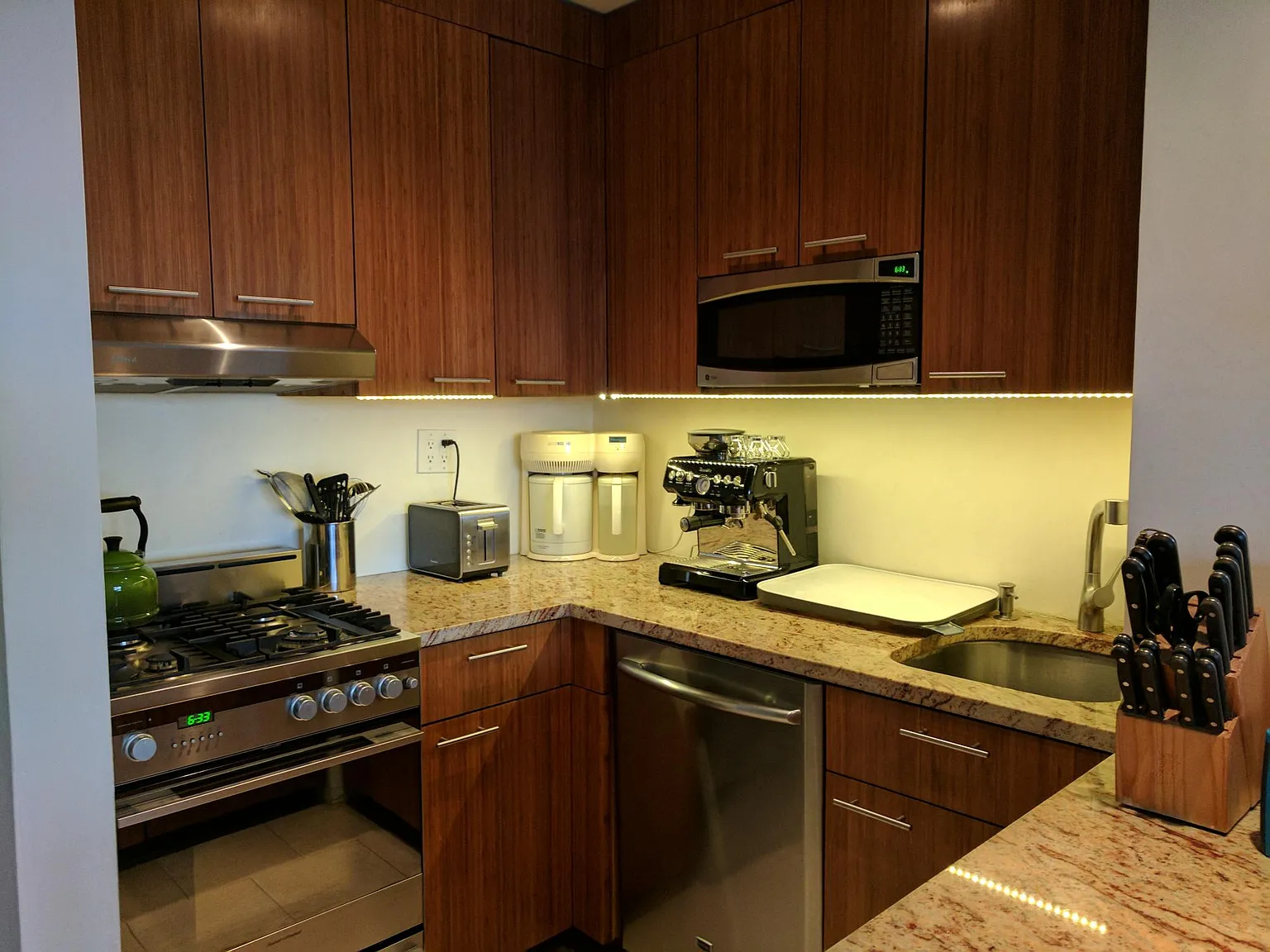 1 bed, 675 sqft, $2,200 — Photo 2