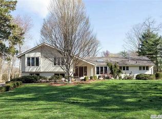 695 Bryant Ave, Roslyn Harbor, NY 11576