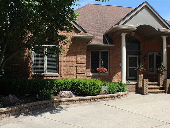 3rd image of 58224 Deerfield Dr