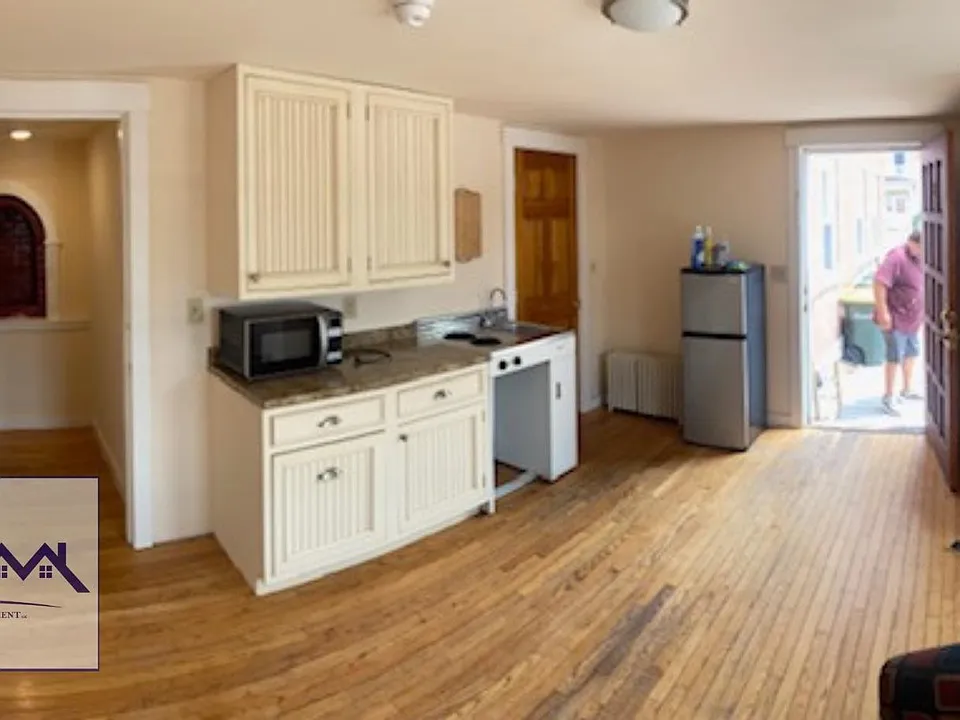686 Union Ave #2B