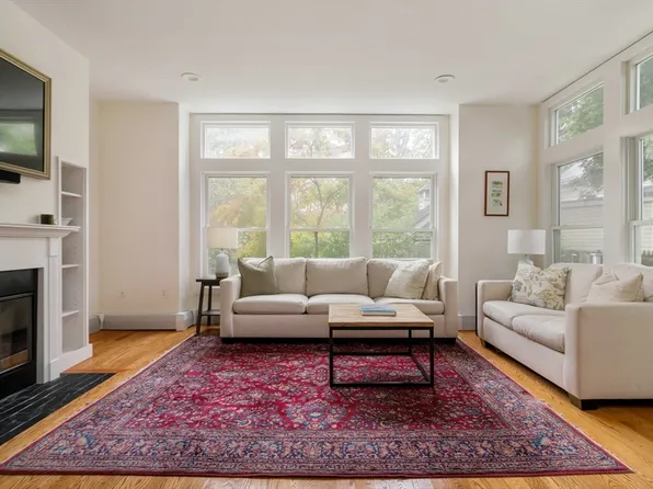 31 Market St #D, Cambridge, MA 02139