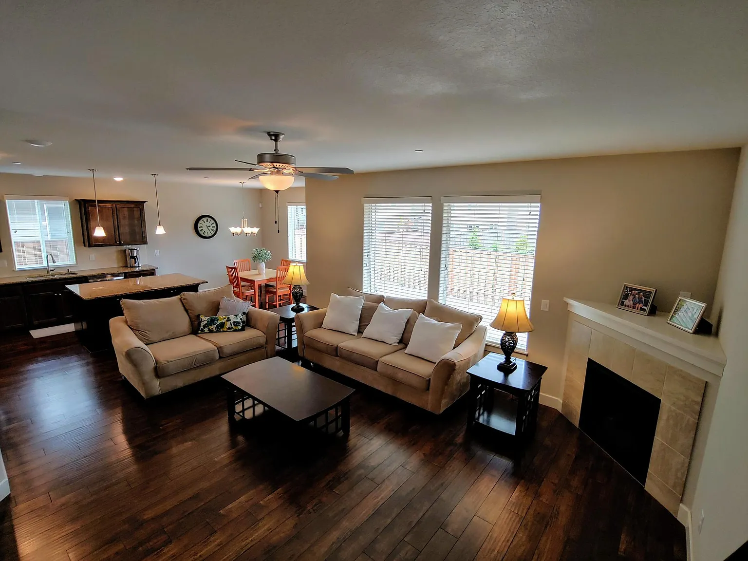 3 bed, 2.5 bath, 1978 sqft, $2,800 — Photo 2