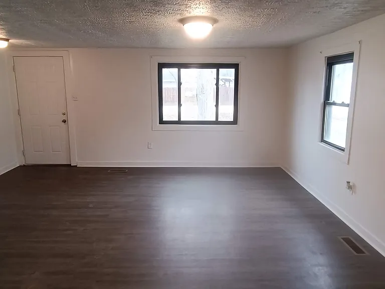 3206 S Temple Ave — Photo 2