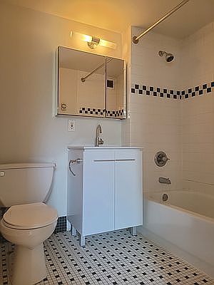 5th image of 225 E 6th St APT 7C