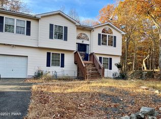 240 Mallard Ln, Bushkill, PA 18324