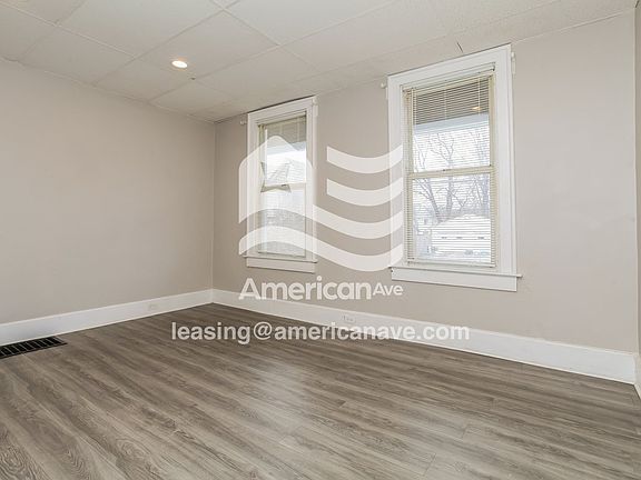 185720_005_wm_-_living_room_13496429.jpg
