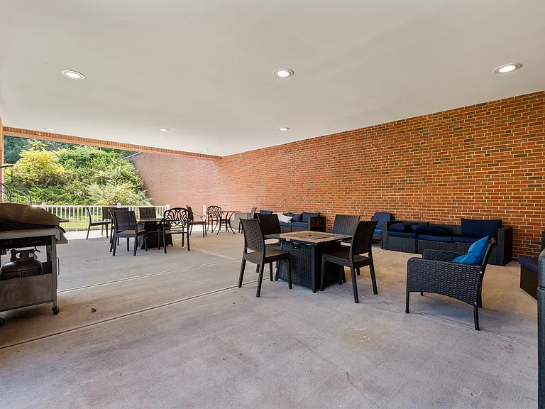 Alexandria Manor Apartments — Photo 82