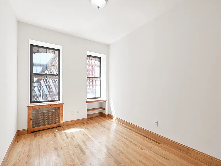 312 W 48th St #3 — Photo 6