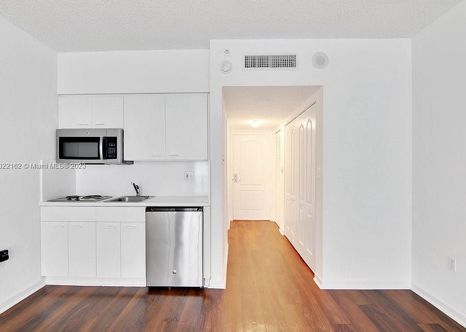 1st image of 1751 N Bayshore Dr #17L