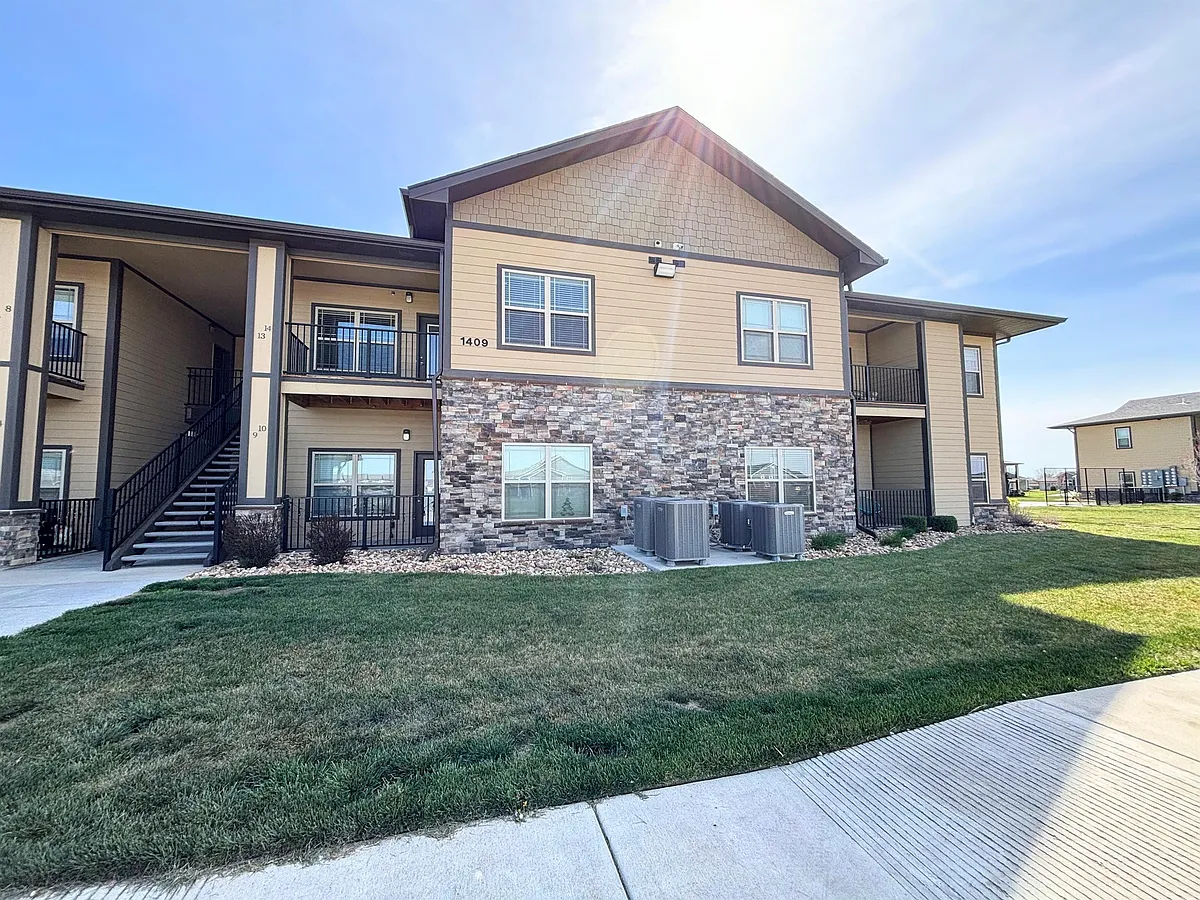 Building Photo - 1409 Genesis Dr #10