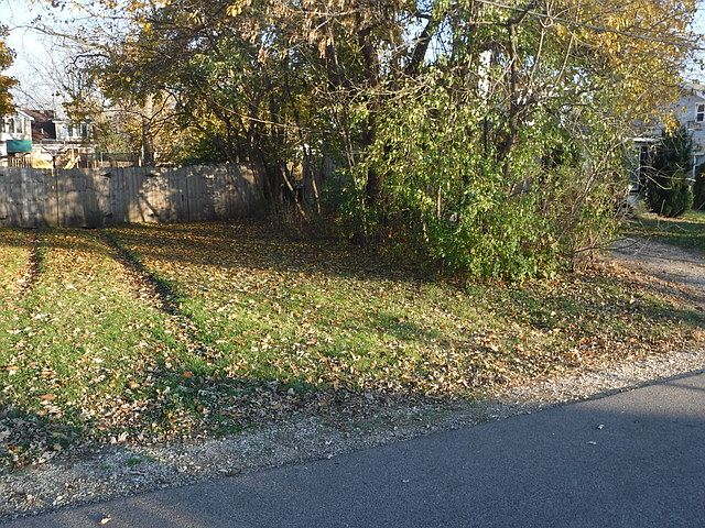 2nd image of E End Ave