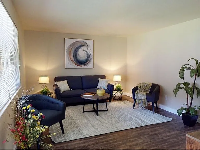 Irving Place Apartments — Photo 29