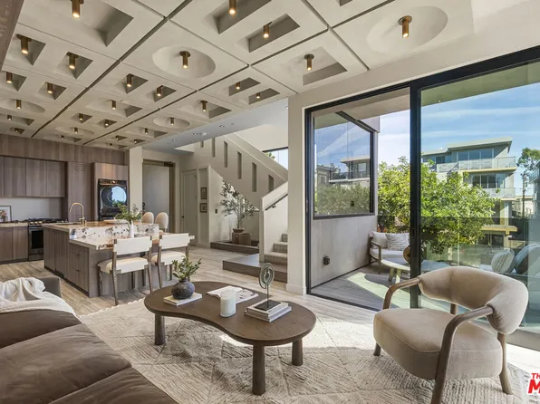 1021 N Ogden Dr #Penthouse 4, Los Angeles, CA 90046