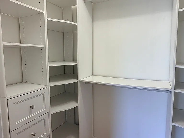 Bedroom 2 (Customize closet)