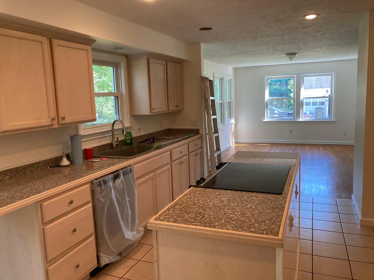 4 bed, 2172 sqft, $3,000 — Photo 3