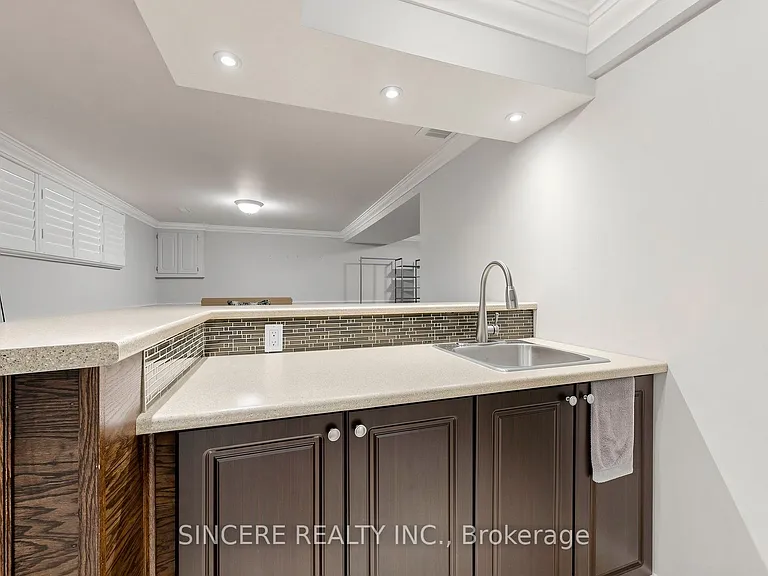 592 Canewood Cres — Photo 36