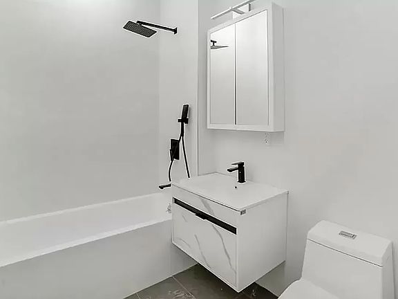 4th image of 241 W 75th St #14