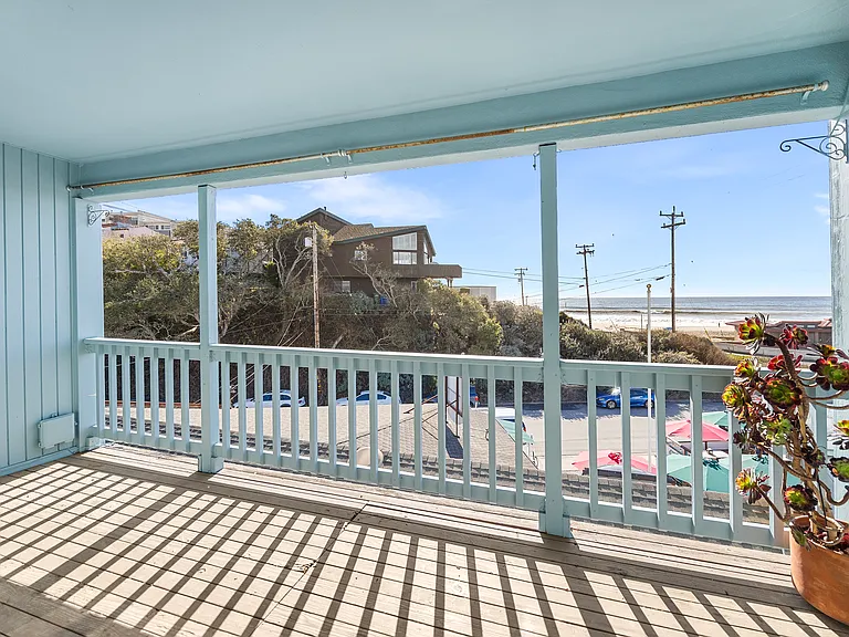 138 Marina Ave #D — Photo 6