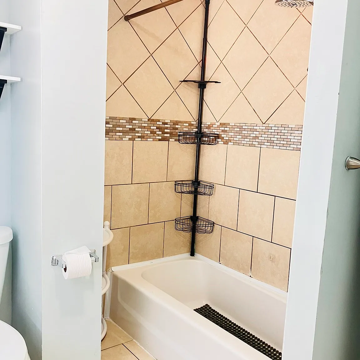 3 bed, 1545 sqft, $1,800 — Photo 2