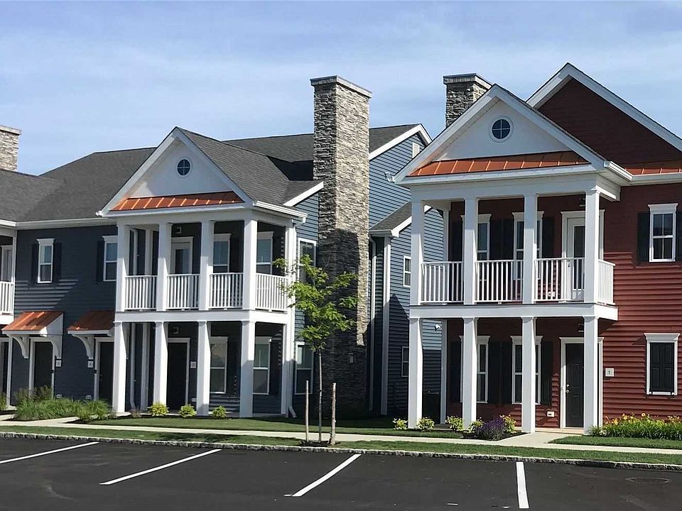 1st image of 10 Park Dr S