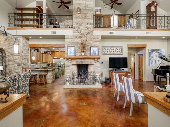 2233 County Road 323, Lexington, TX 78947