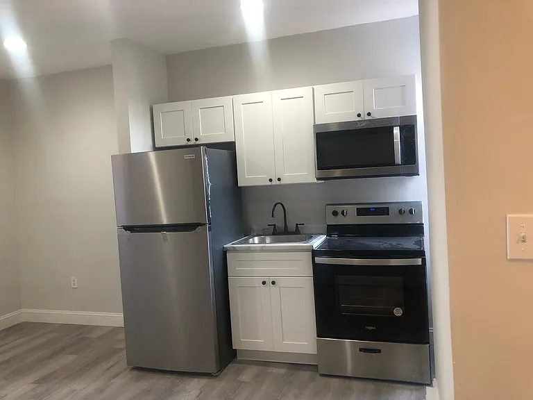 262 W Ontario St #2 — Photo 2