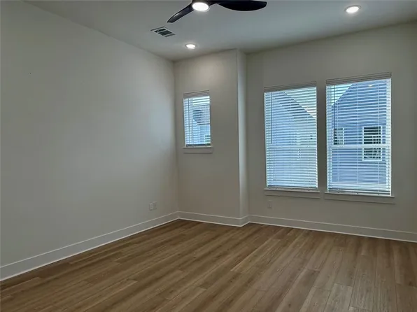 8914 Sunshine Laverne Ln, Houston, TX 77080