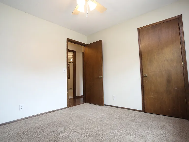 6734 S 73rd Ave — Photo 37