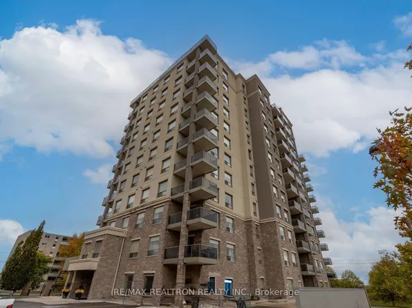 223 Erb St W #1202, Waterloo, ON N2L 0B3