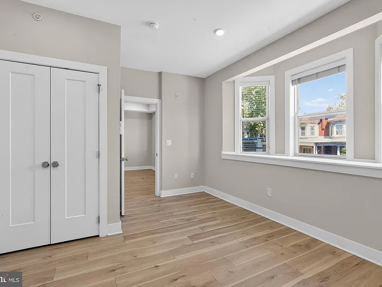 5230 Walnut St #2F — Photo 15