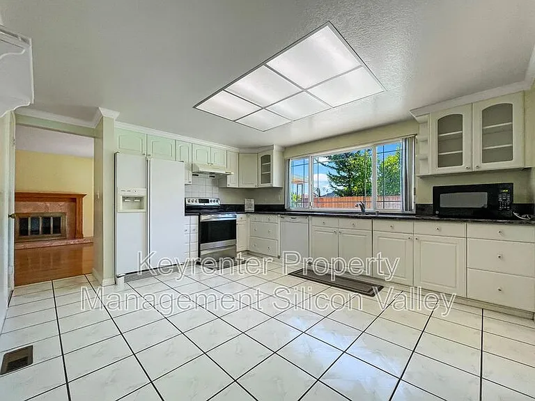 1293 Knollview Dr — Photo 8