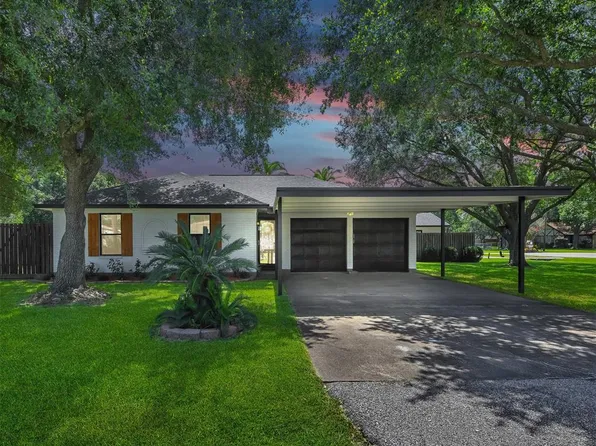 3898 Lance Street, Highlands, TX 77562