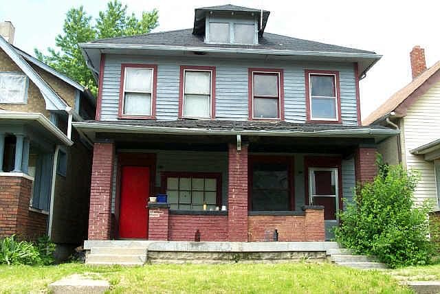 1st image of 926 E Sanders St