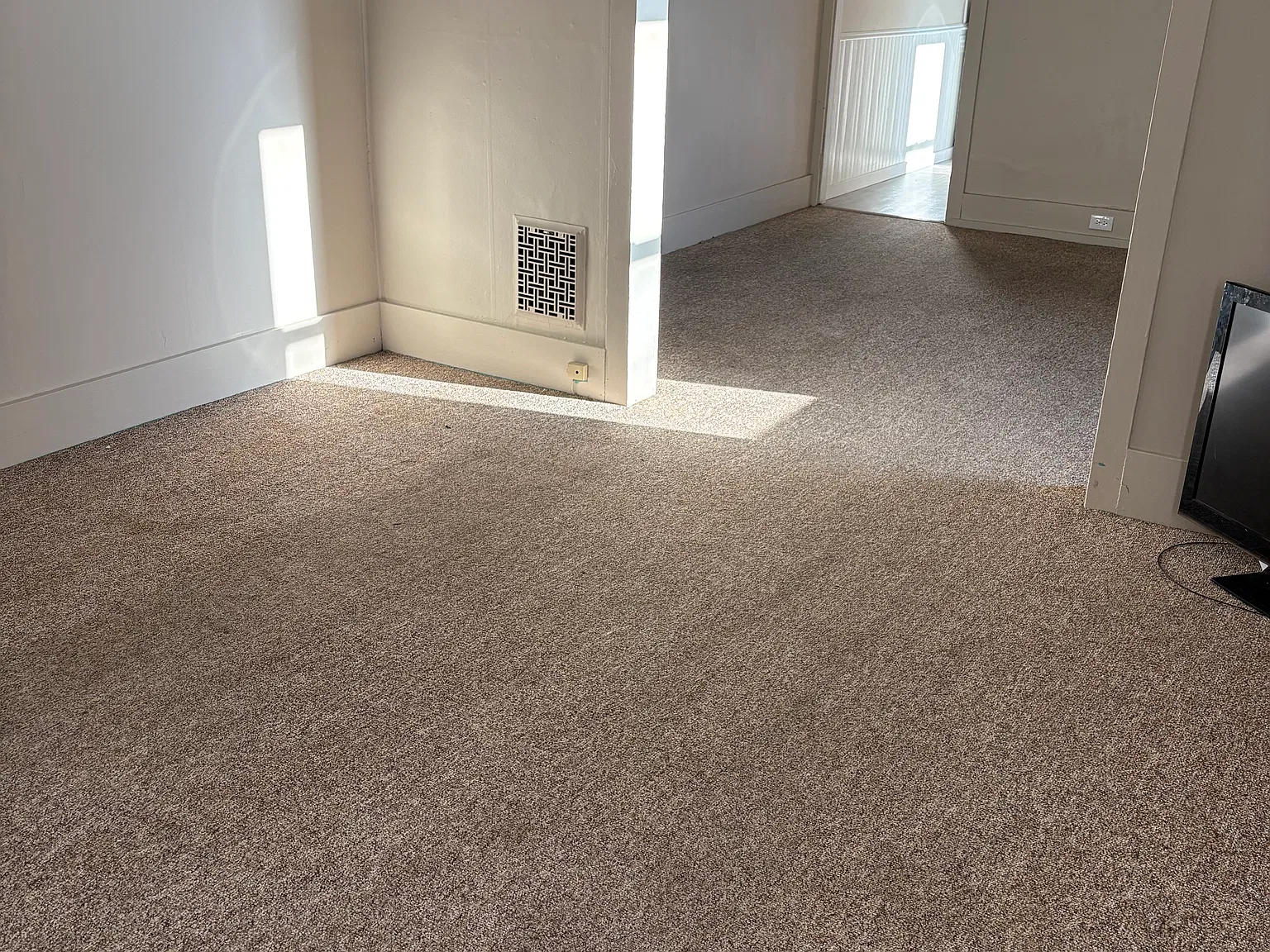 3 bed, 1100 sqft, $1,300 — Photo 4