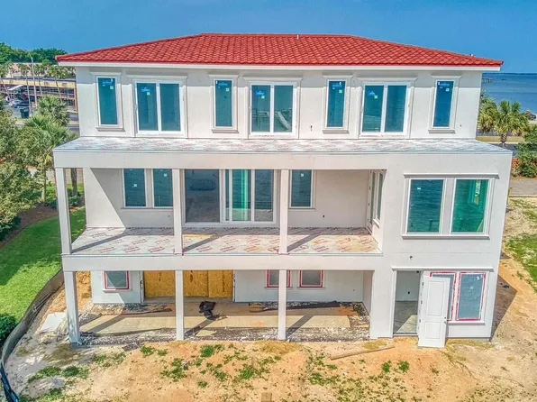 24 Baybridge Dr, Gulf Breeze, FL 32561