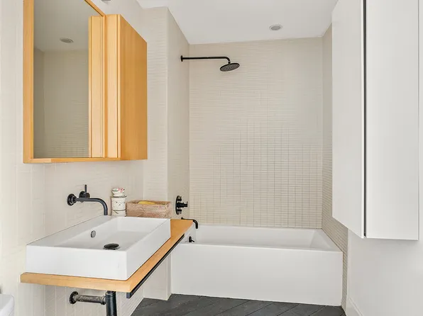 762 Park Place image 3 of 6