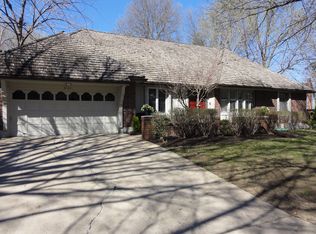 8104 W 101st St, Overland Park, KS 66212