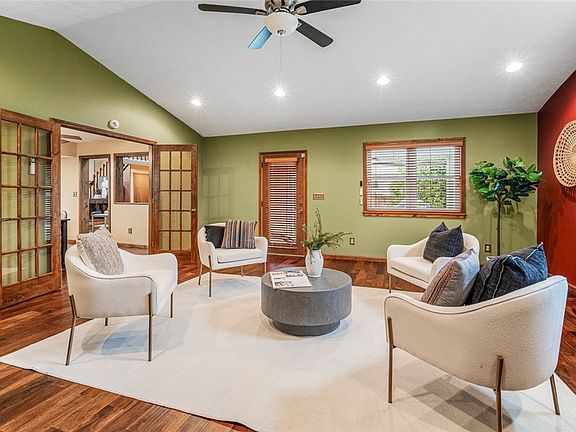 3rd image of 2551 Woodbluff Ln