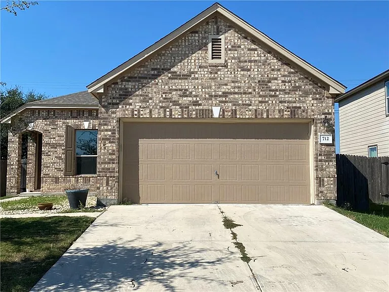 712 Estes Park — Photo 1