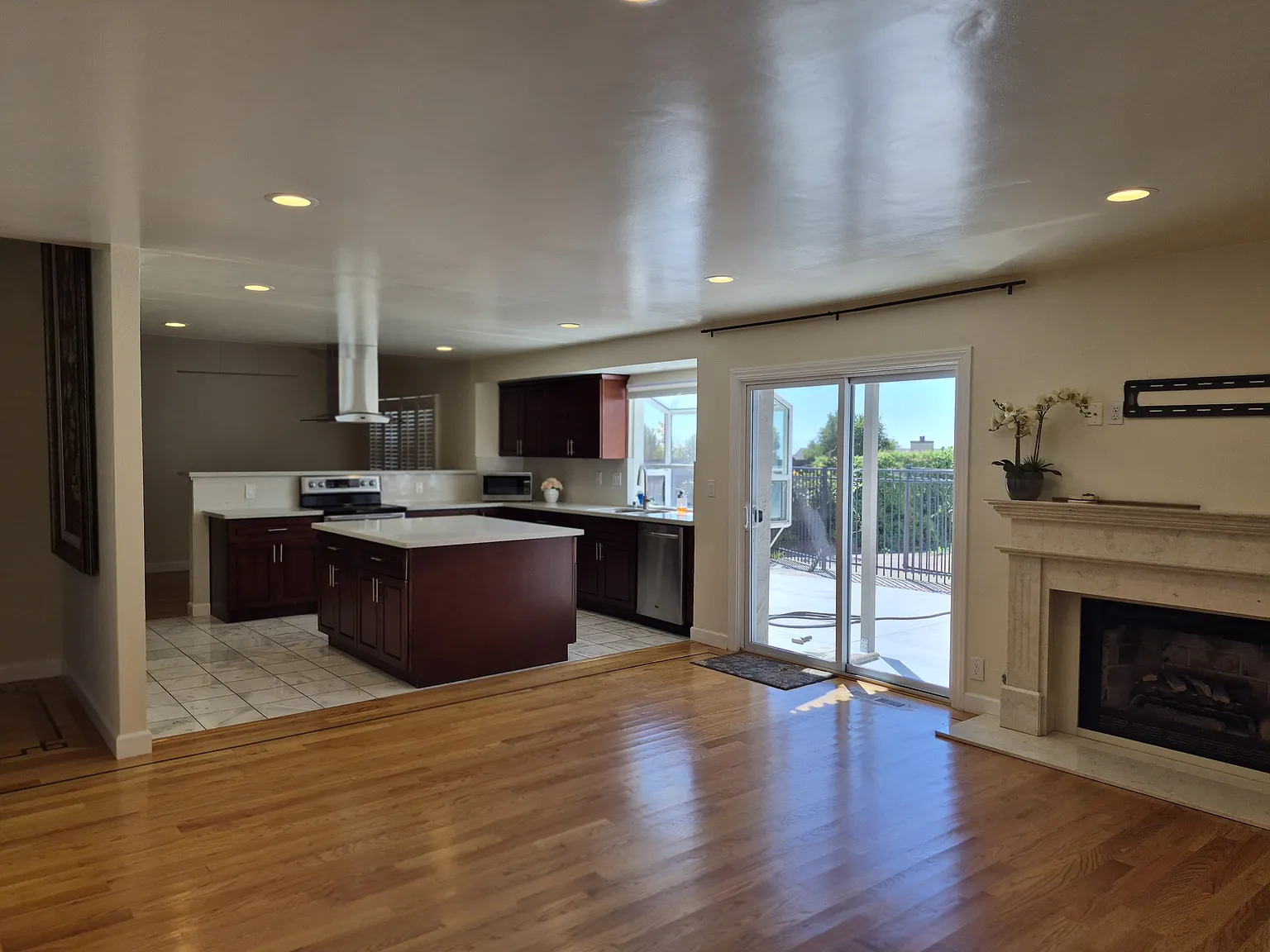 4 bed, 2262 sqft, $5,350 — Photo 4