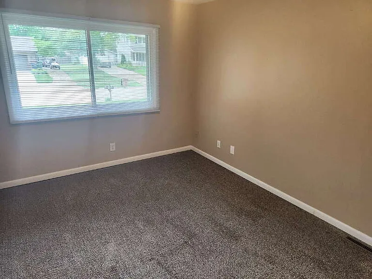1010 Linden Dr — Photo 11