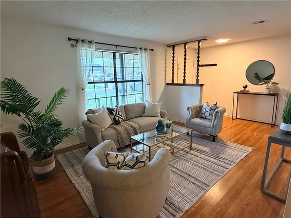 1022 Hummingbird Ln, Siloam Springs, AR 72761