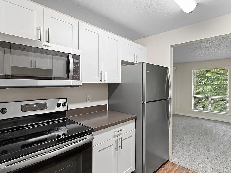 Meridian West Apartments — Photo 2