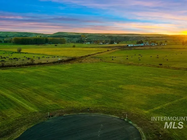 10200 Clear View Ln, Emmett, ID 83617
