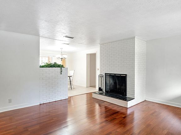 4th image of 2333 Saint Leger Dr