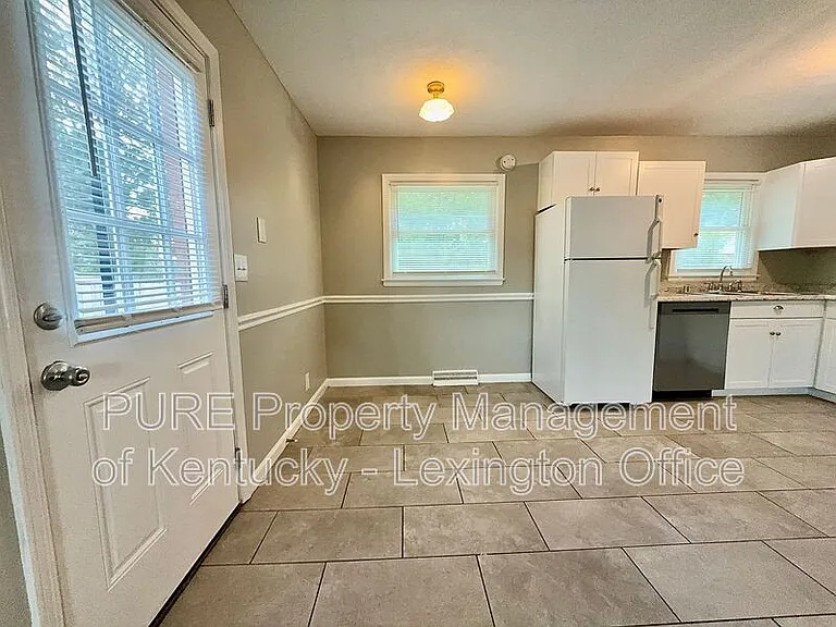 328 Harvard Dr — Photo 11