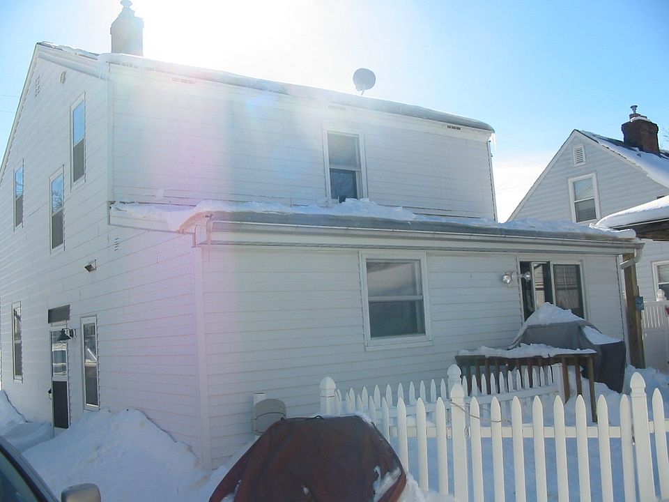 1st image of 1013 Arlington St NE