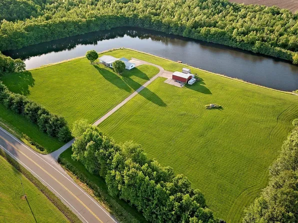 4324 W State Road 54 E, Bloomfield, IN 47424